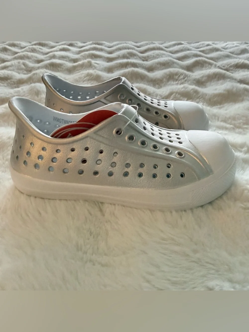 NWT Wonder Nation lightweight water shoes size 7/8 unisex